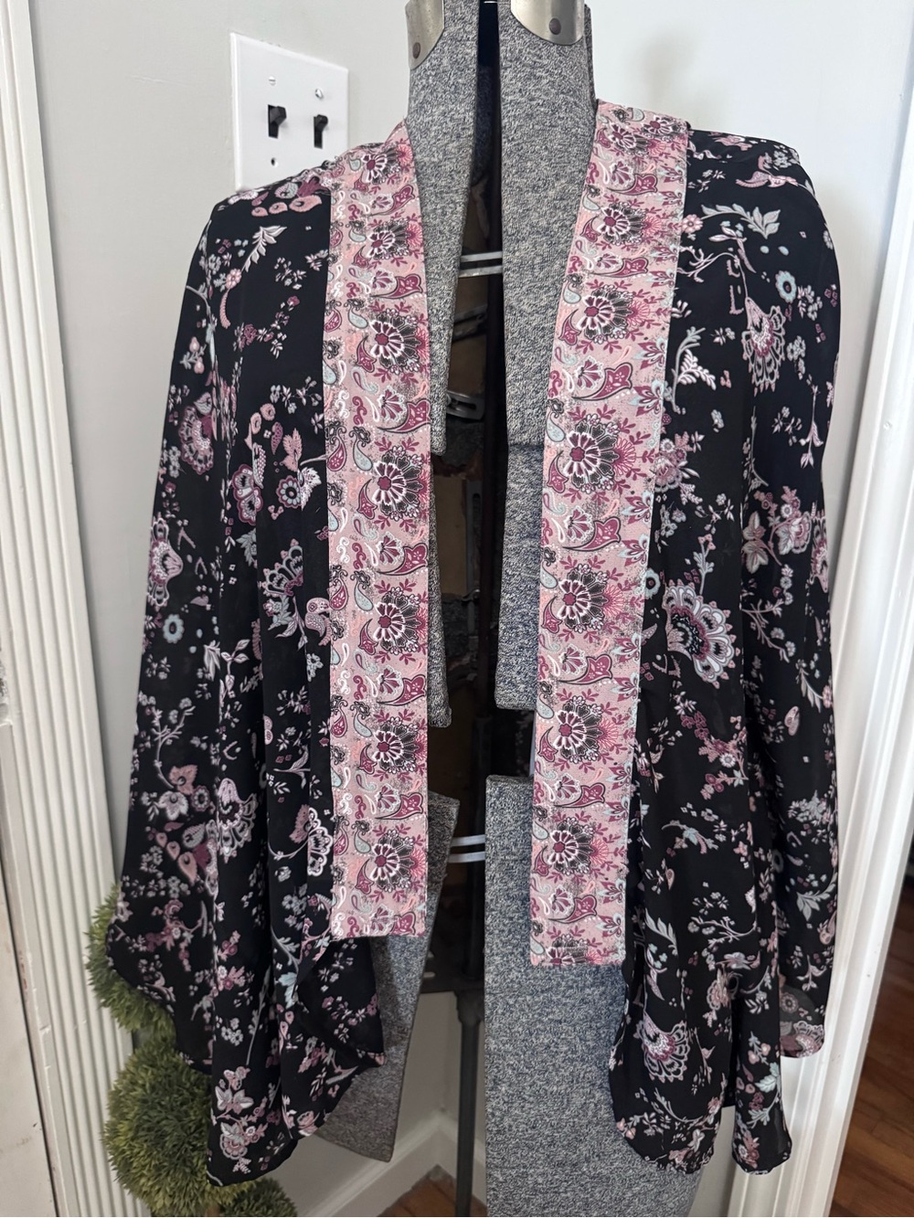 Women’s Eyeshadow Floral Open Front Kimono Cardigan - Black & Pink XL